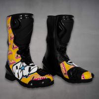 Gelbe Motorradstiefel